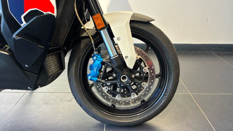 BMW M1000XR (24MY)